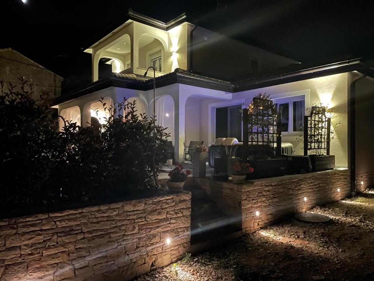 Villa Zonta Apartment Maremi With Private Jacuzzi Буйе Екстериор снимка