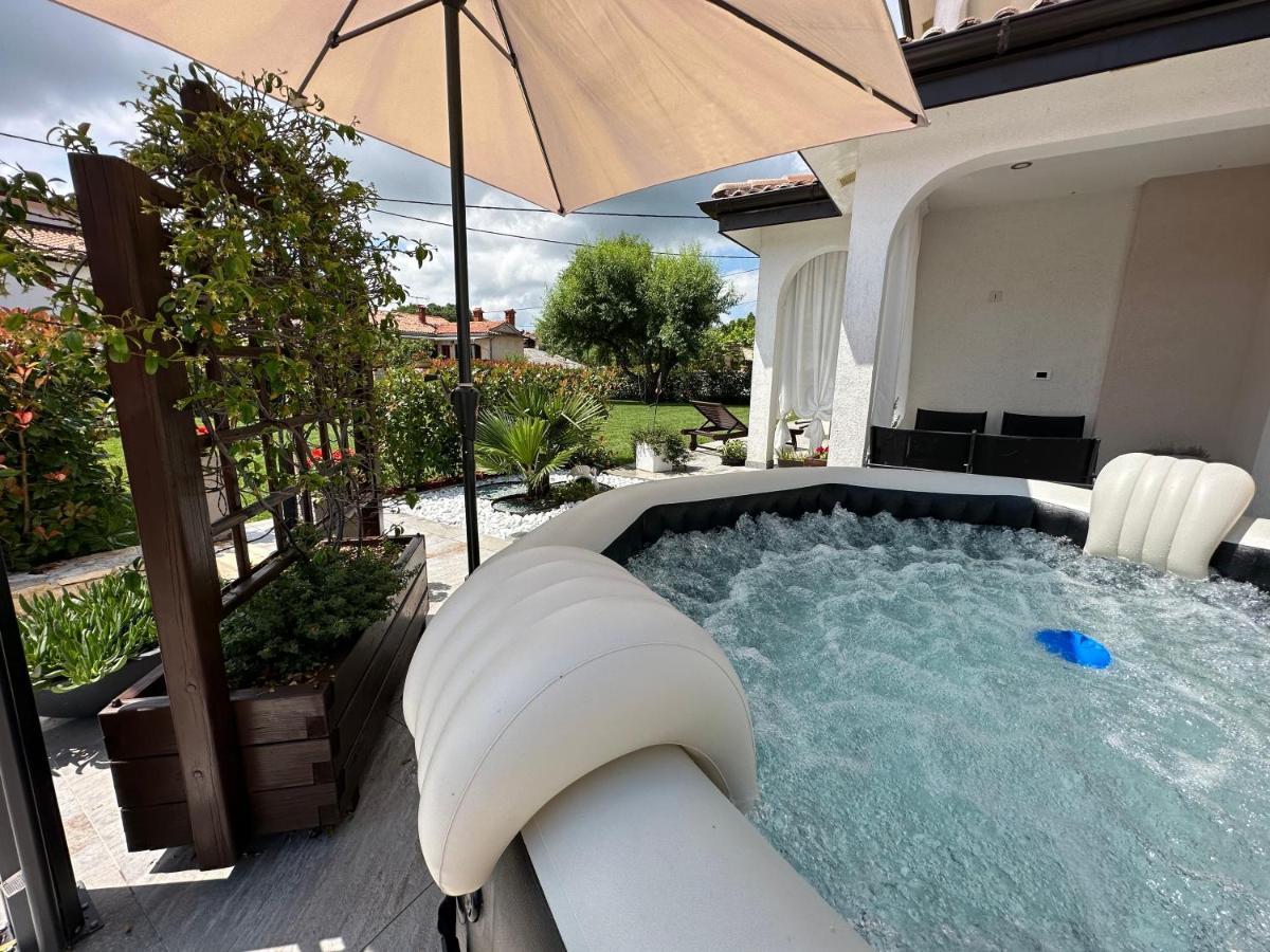 Villa Zonta Apartment Maremi With Private Jacuzzi Буйе Екстериор снимка