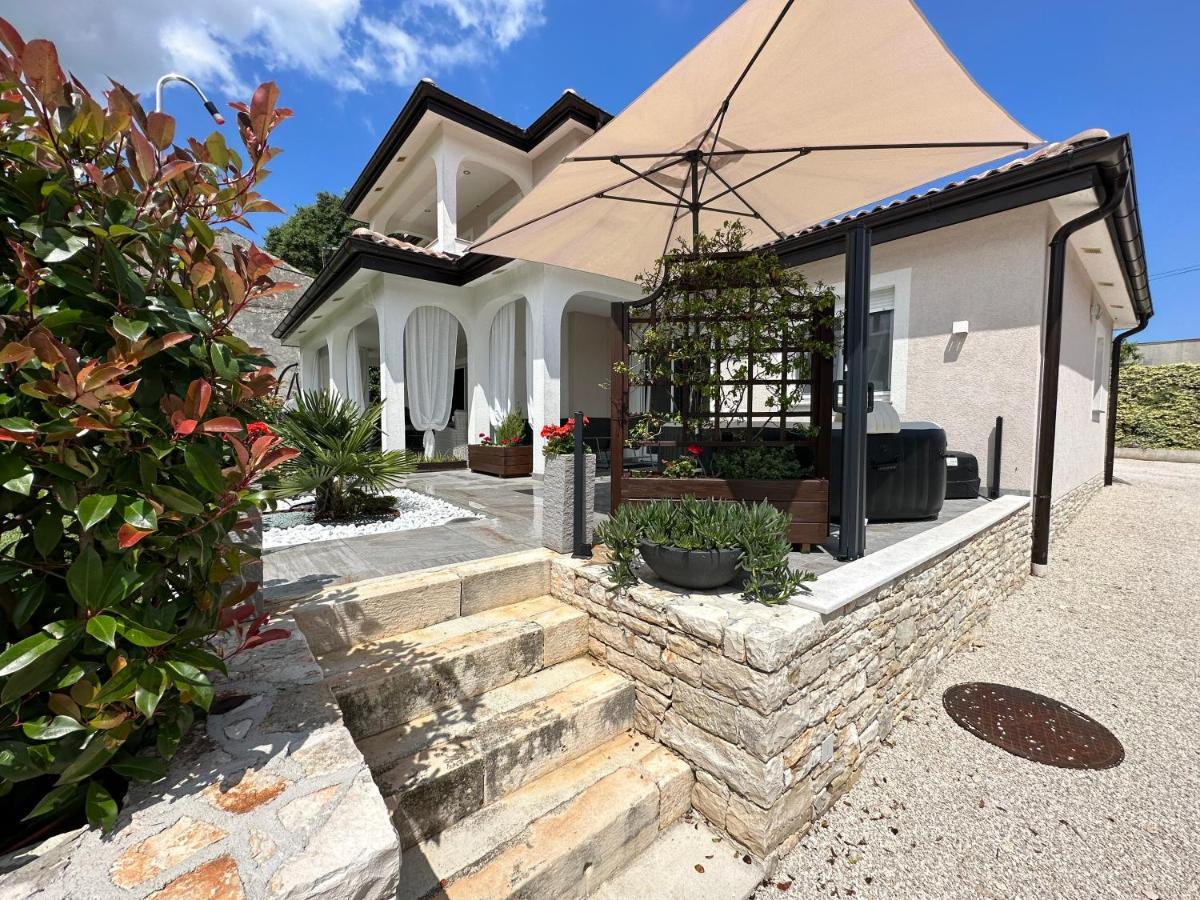 Villa Zonta Apartment Maremi With Private Jacuzzi Буйе Екстериор снимка